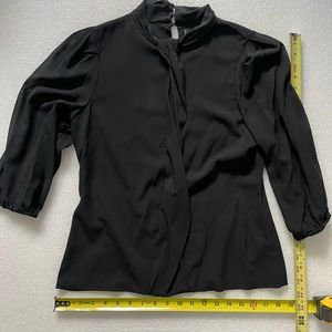 St. John Women’s Black Blouse Top Sz Small Ripple On The Front Middle